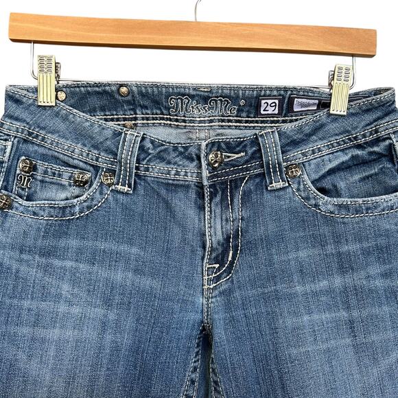 Miss Me Jeans Women's Capri Cross Lace Embroidered Medium Wash Size 29" - Picture 2 of 6